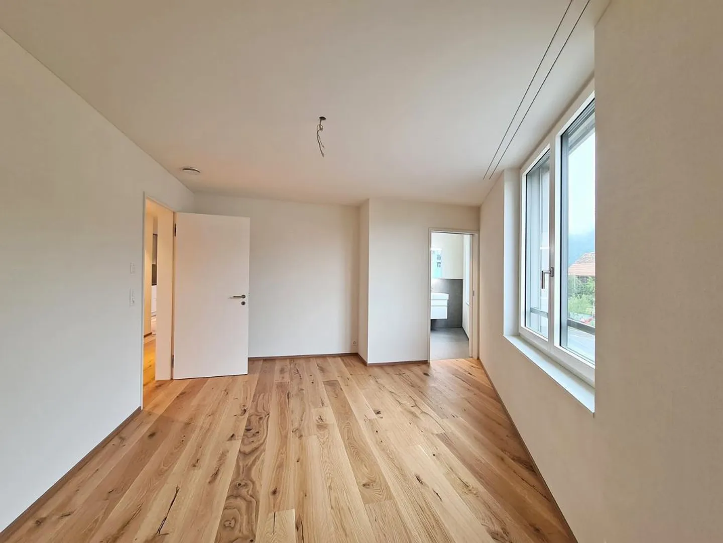 ***First Use New Sunny Exclusive*** 4 1/2-Room Apartment in Domat/Ems - Photo 6 of 13