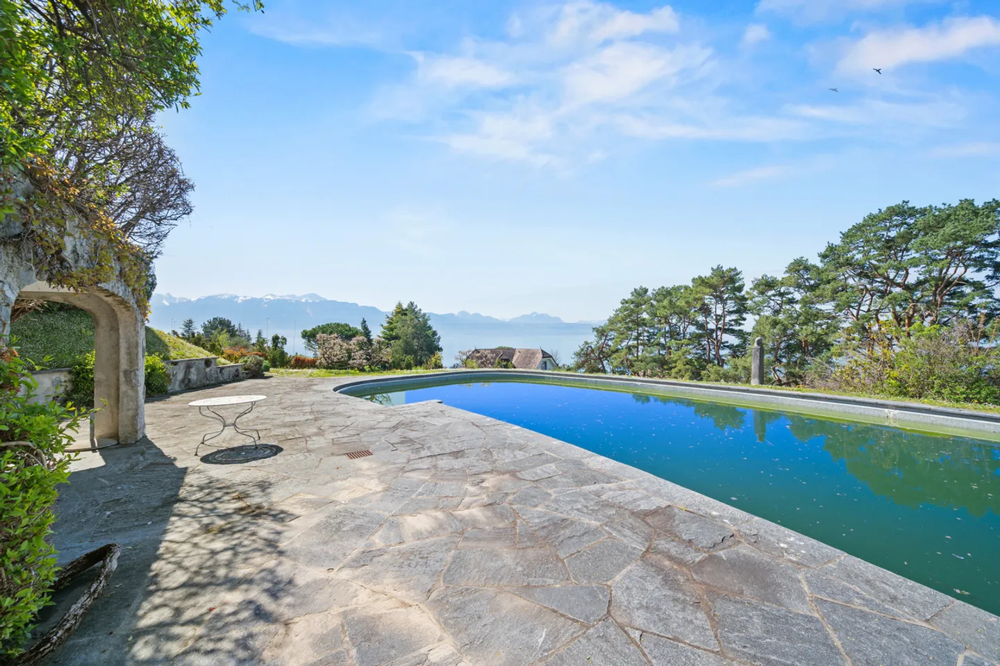 Château 12.5 pièces - Photo 2 sur 13