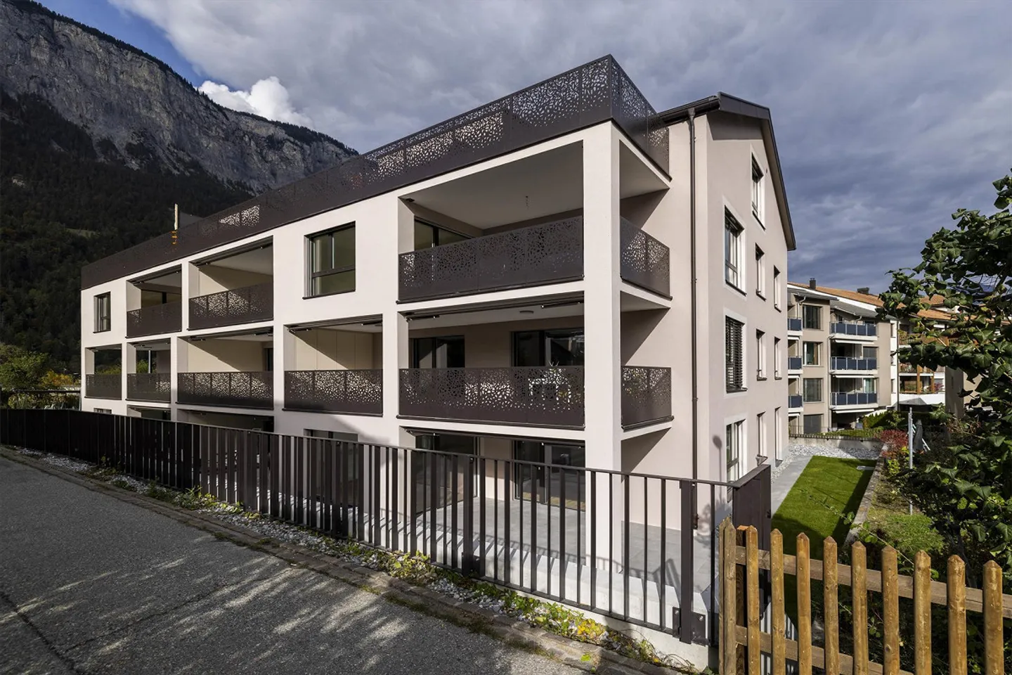 ***First Use New Sunny Exclusive*** 4 1/2-Room Apartment in Domat/Ems - Photo 12 of 13