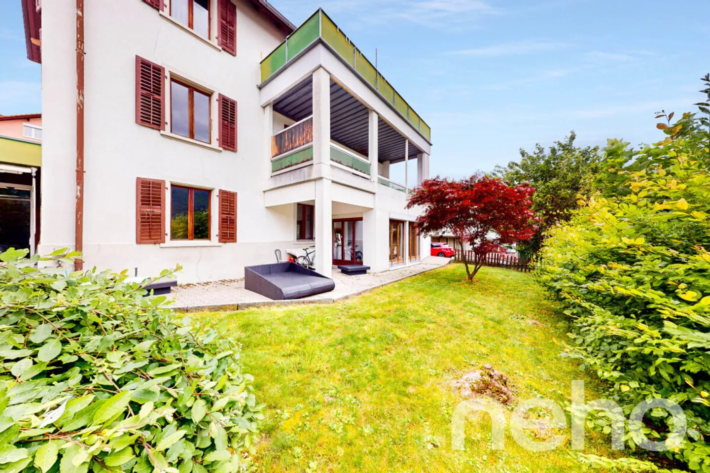 Immeuble de rendement avec 13 garages dont terrain constructible! - Photo 2 sur 13