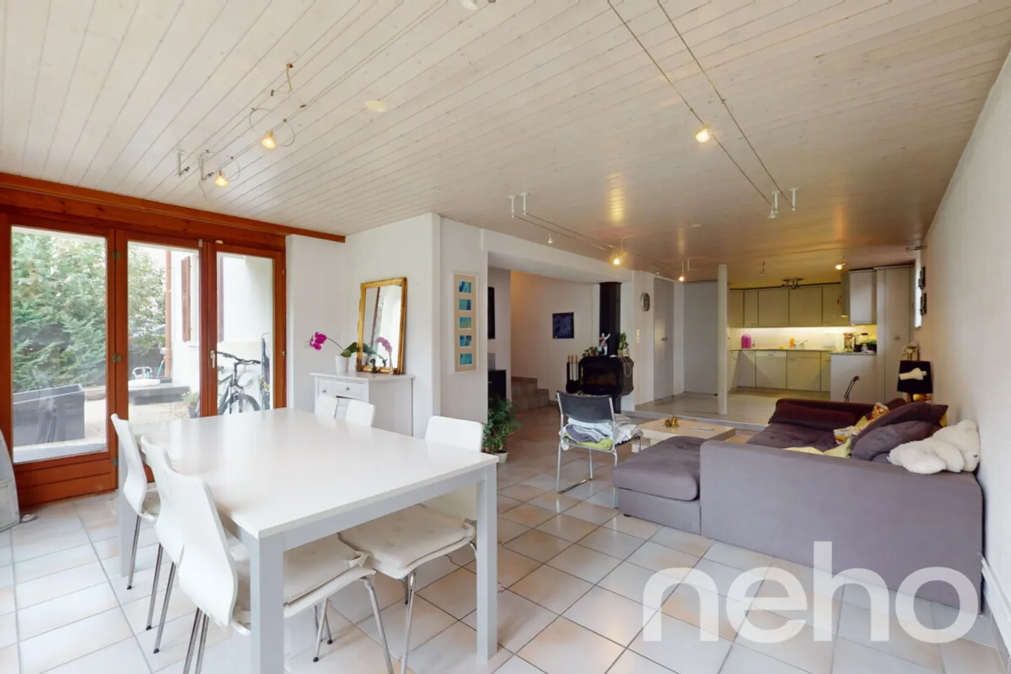 Immeuble de rendement avec 13 garages dont terrain constructible! - Photo 4 sur 13