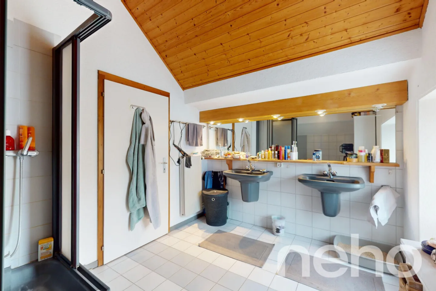 Immeuble de rendement avec 13 garages dont terrain constructible! - Photo 10 sur 13
