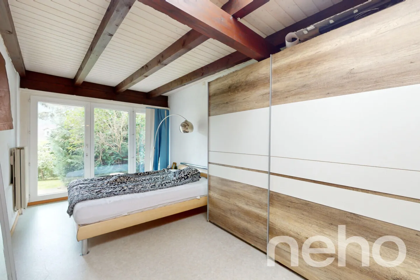 Immeuble de rendement avec 13 garages dont terrain constructible! - Photo 12 sur 13
