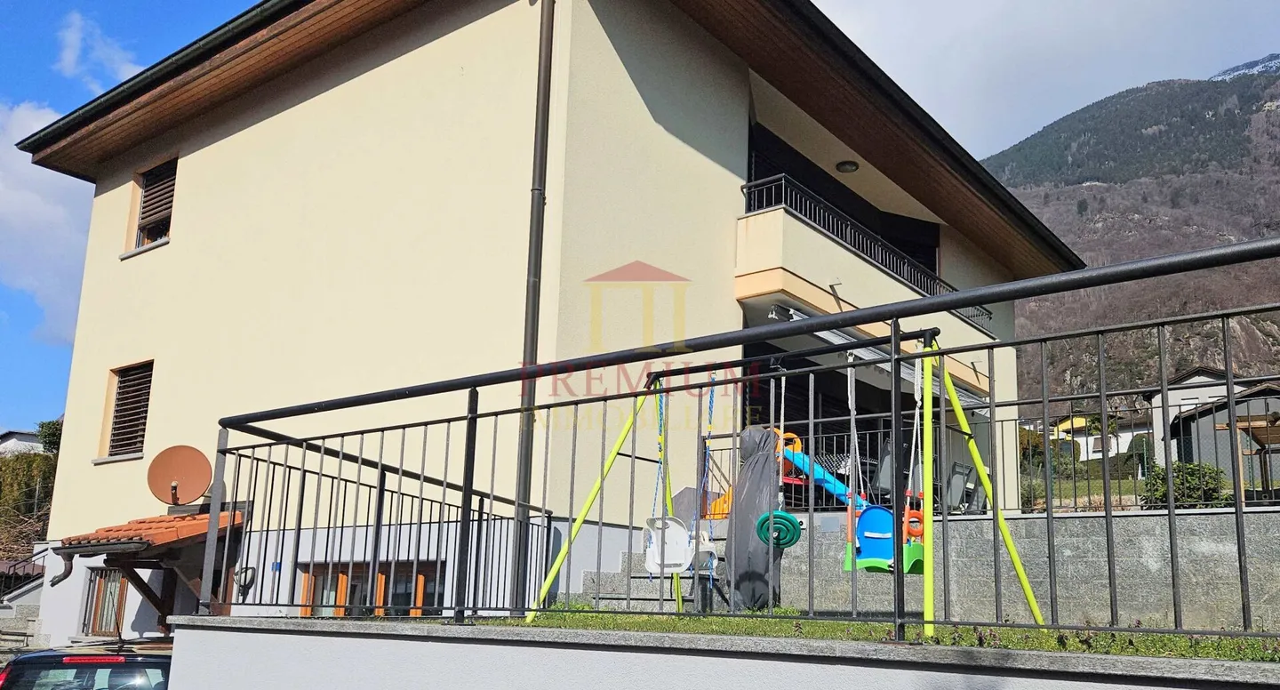 GERÄUMIGES EIGENES HAUS - Foto 3 von 11