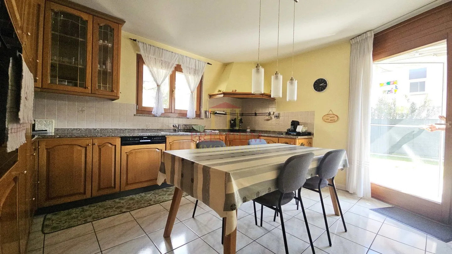 GERÄUMIGES EIGENES HAUS - Foto 8 von 11