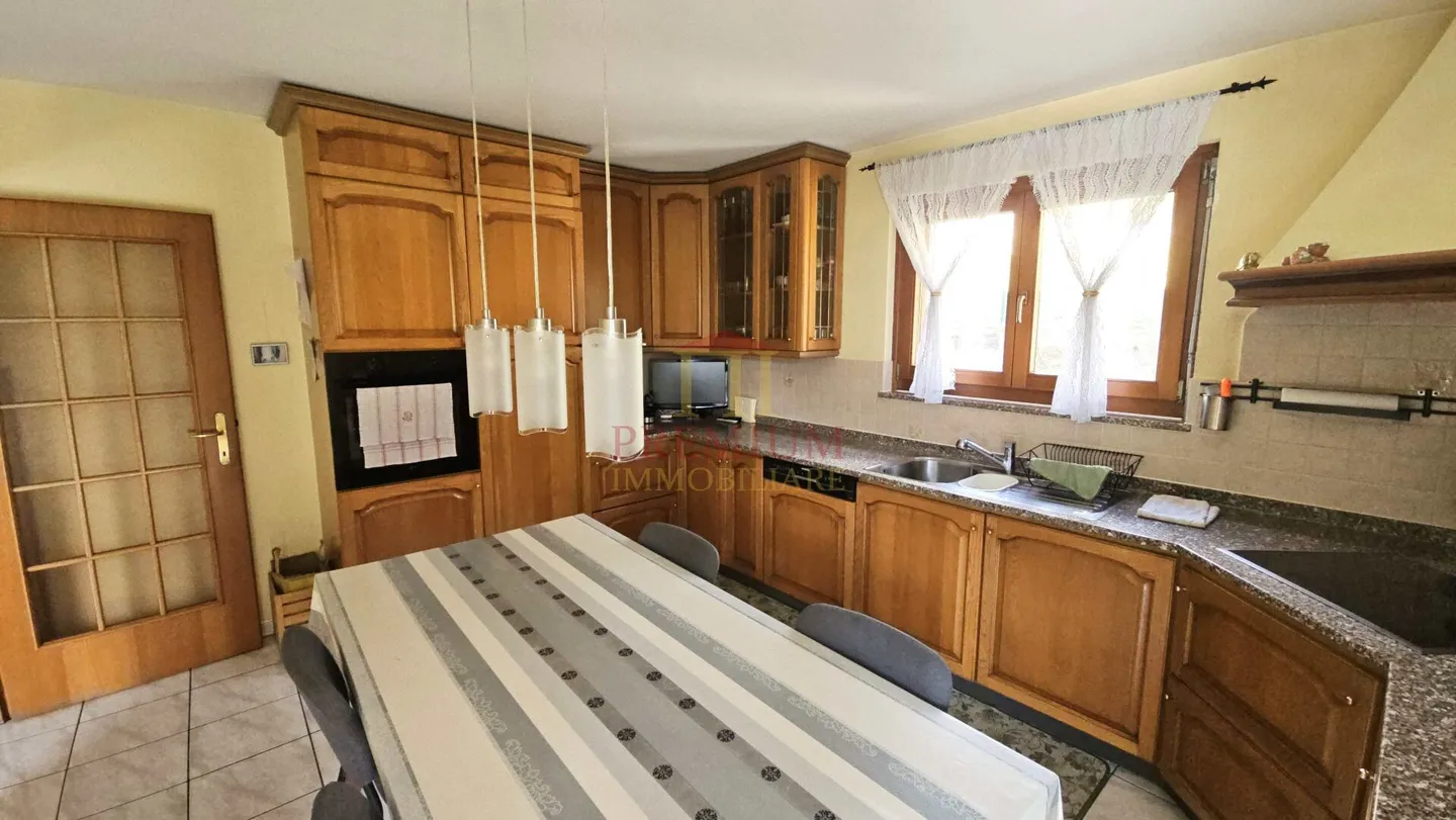 GERÄUMIGES EIGENES HAUS - Foto 9 von 11