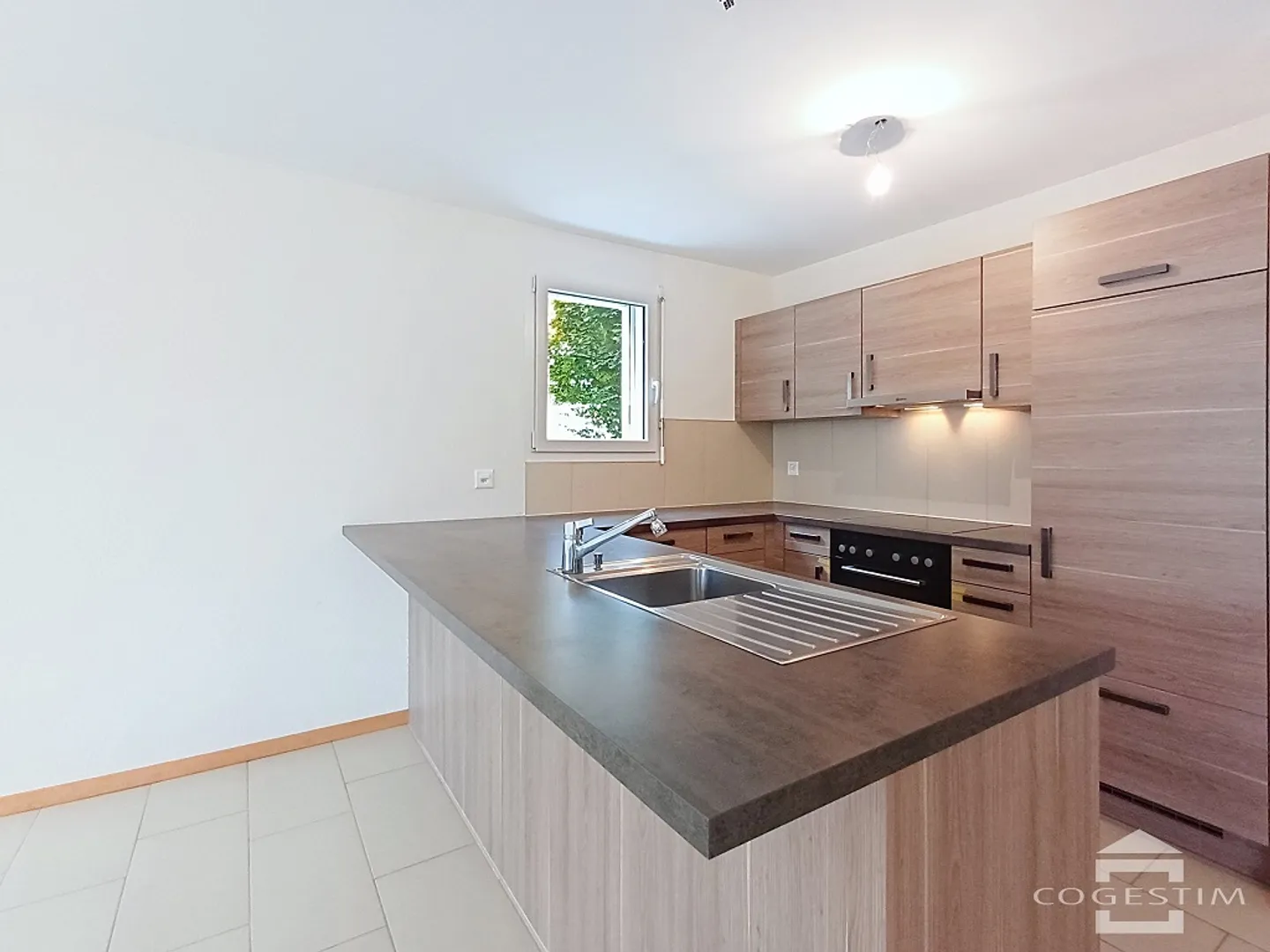 3.5 Room Apartment - Photo 4 of 13