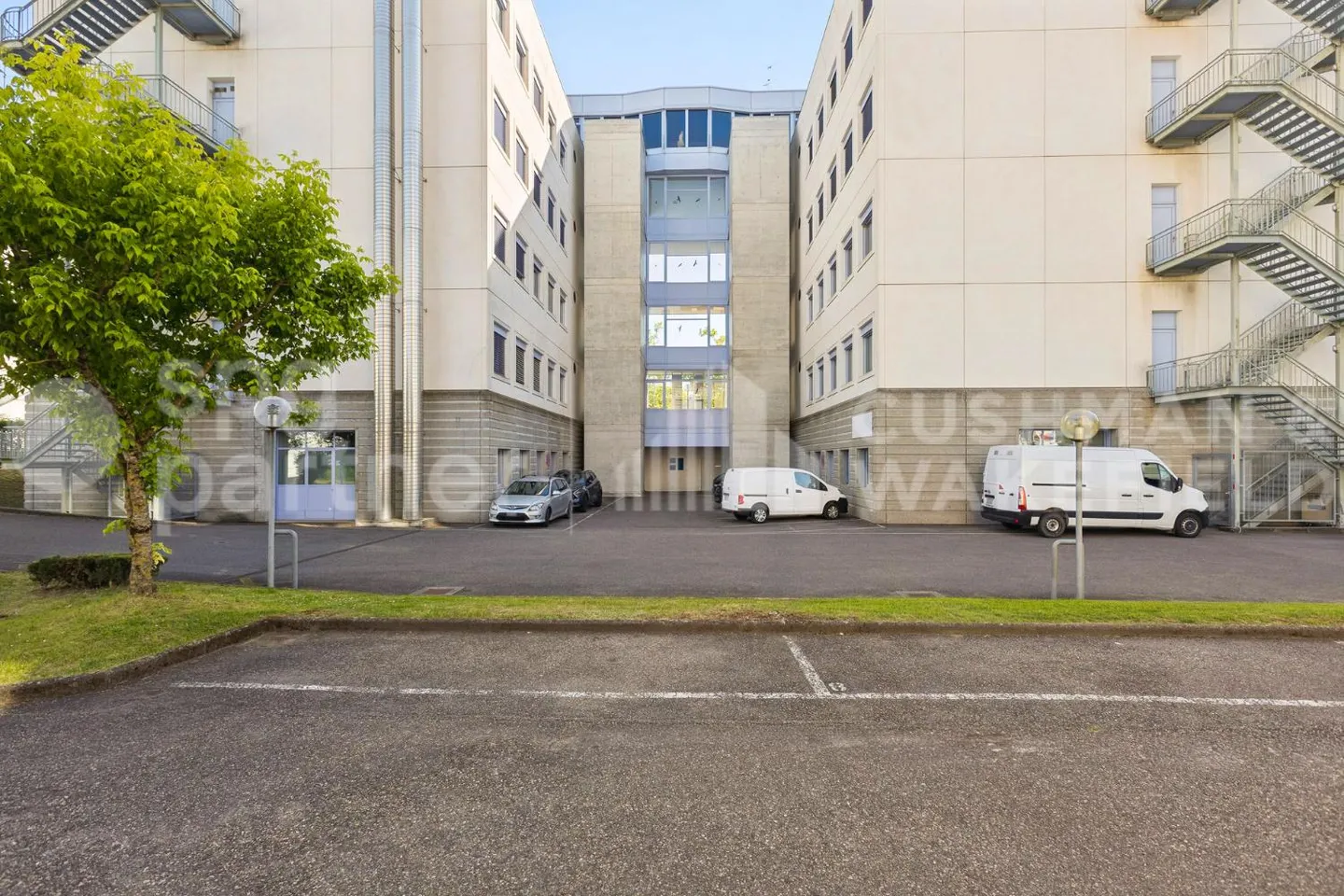 Locaux commerciaux prêts à l'emploi - Photo 12 sur 13