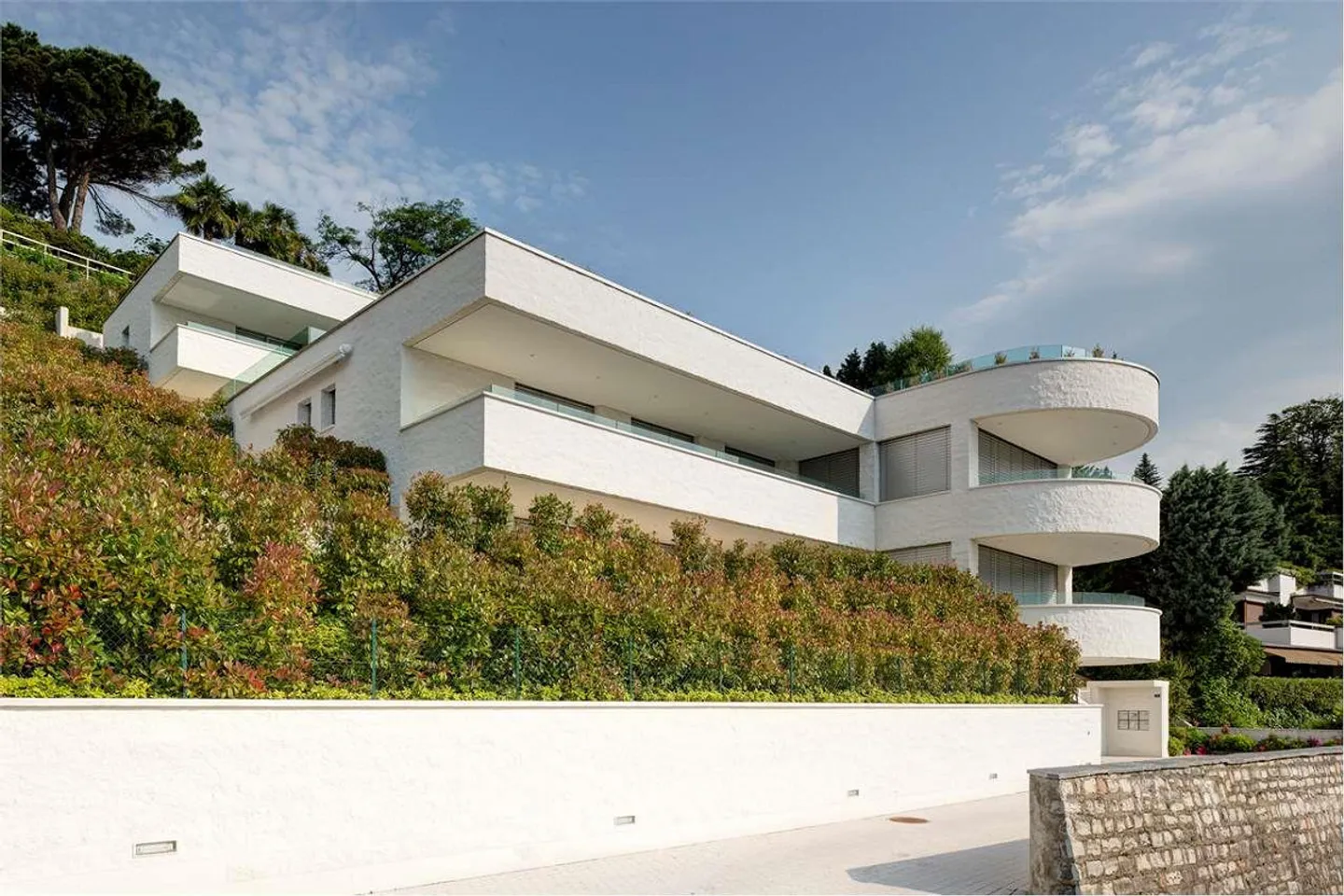 Apartment with magnificent lake and mountain views - Photo 1 of 5