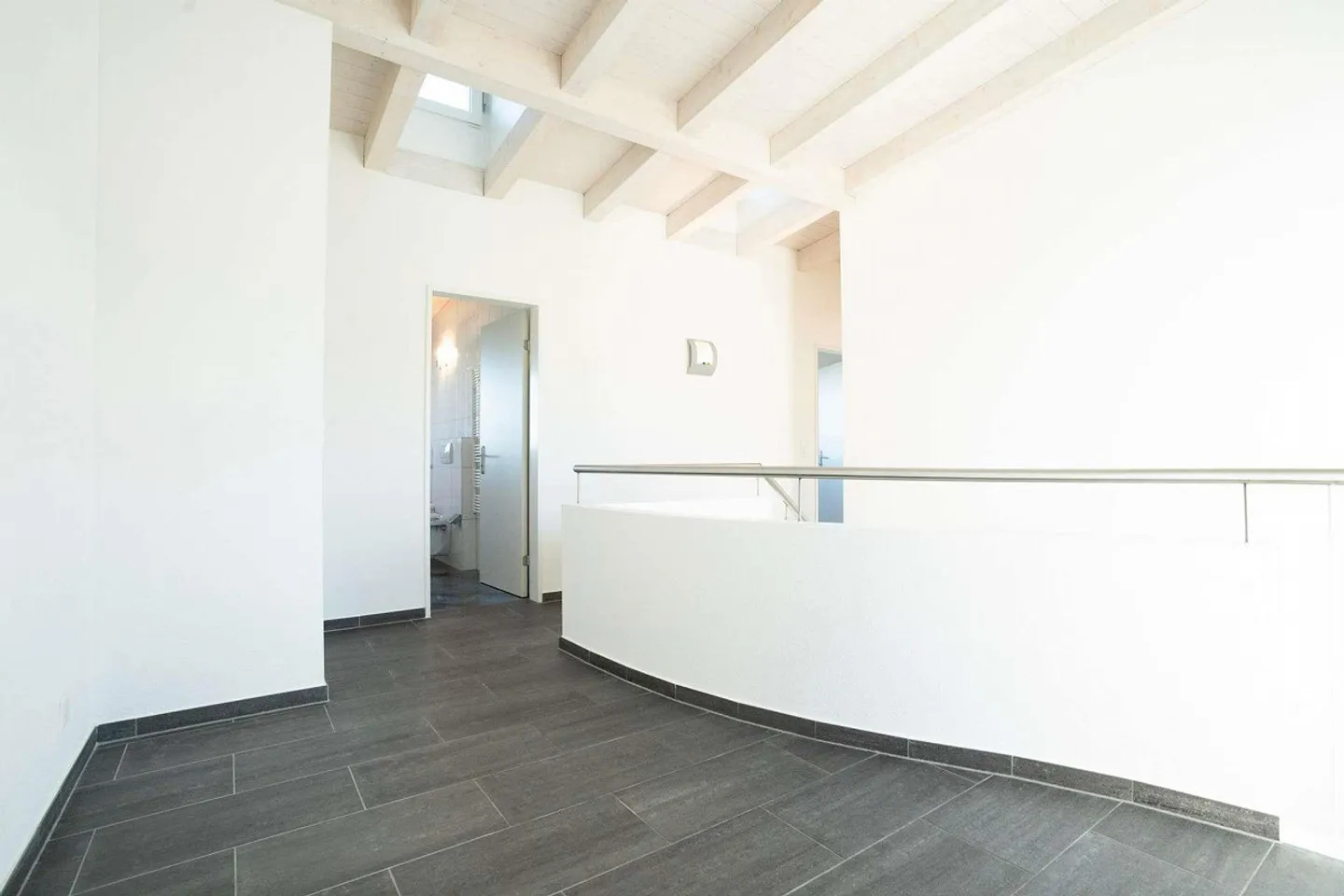 Exklusive Dachmaisonette mit Galerie - Foto 1 von 7