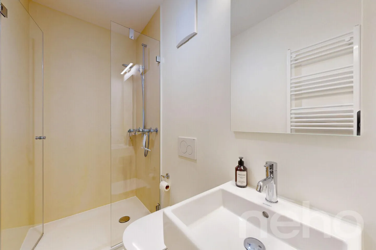 Casa a schiera ristrutturata con stile - Foto 7 di 12