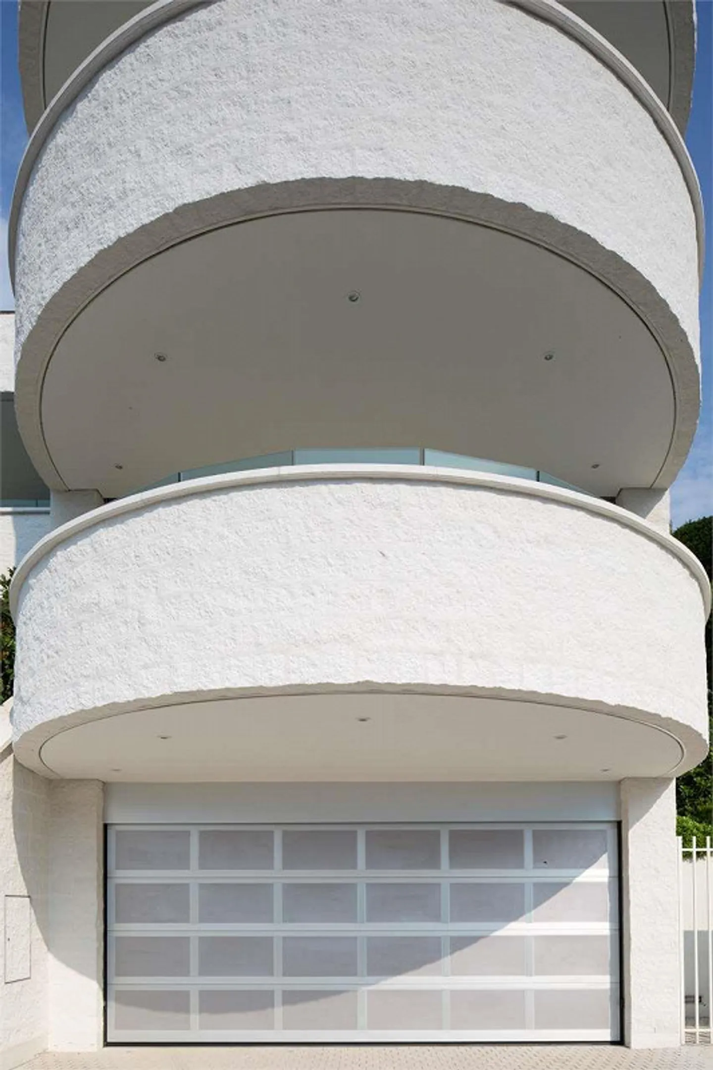 Apartment with magnificent lake and mountain views - Photo 4 of 5