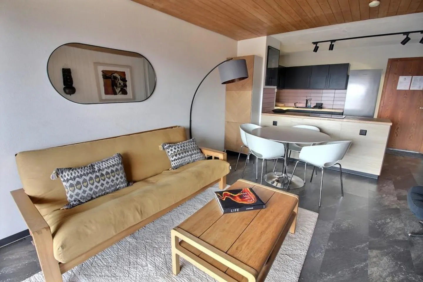 Apartment for Weekly Rent in the Cable Car Section - Photo 1 of 9