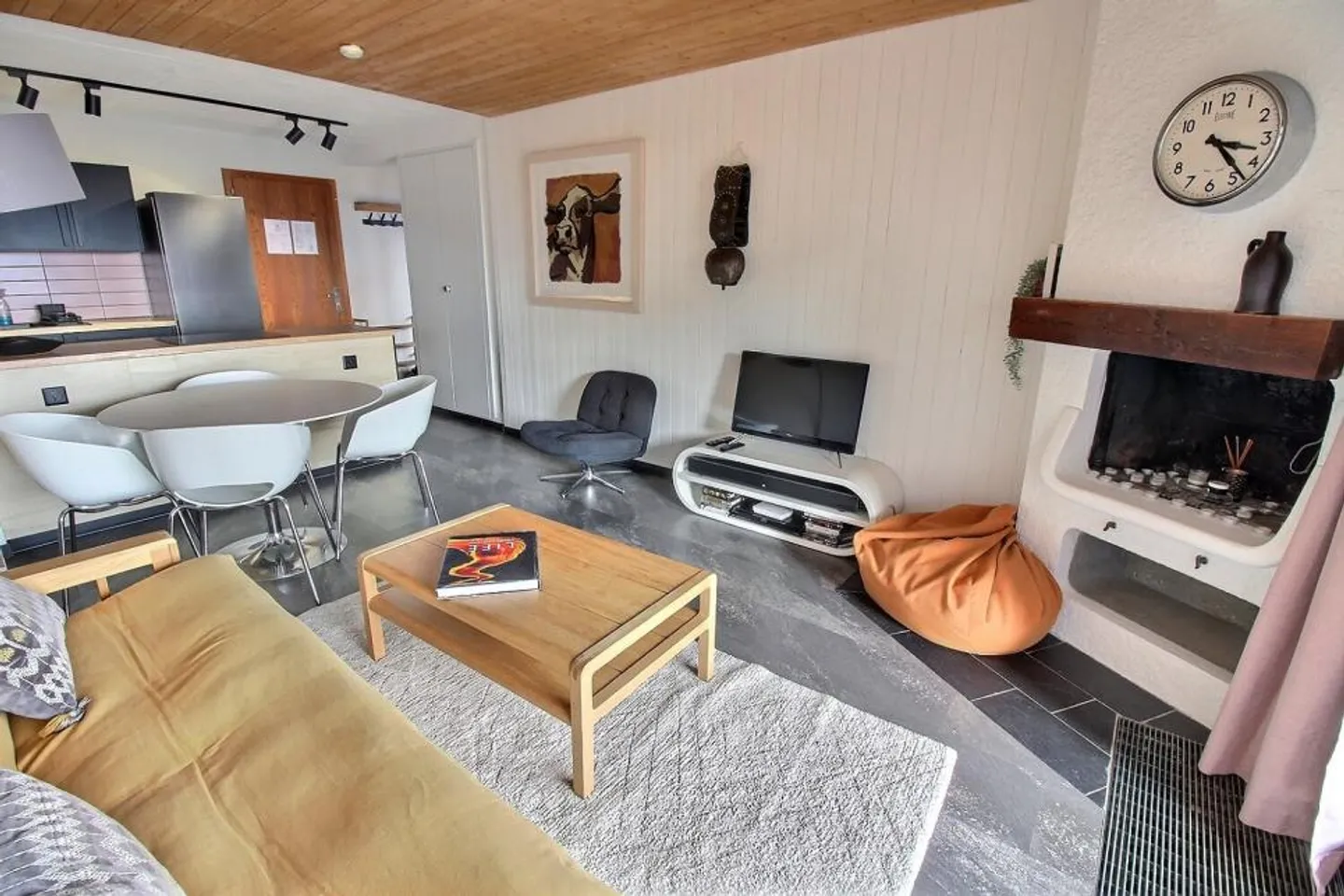 Apartment for Weekly Rent in the Cable Car Section - Photo 2 of 9