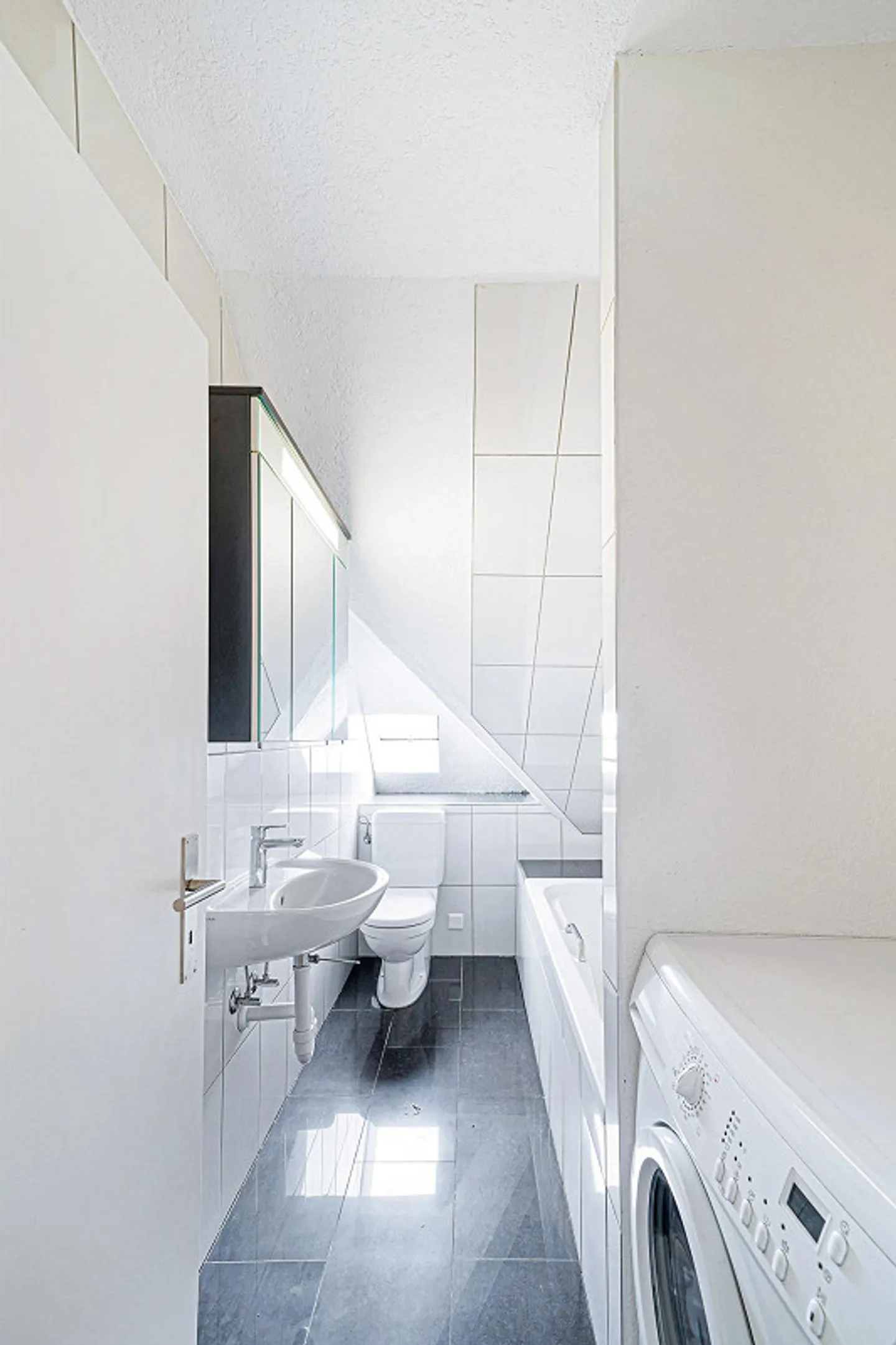 Charmant appartement - Photo 2 sur 8