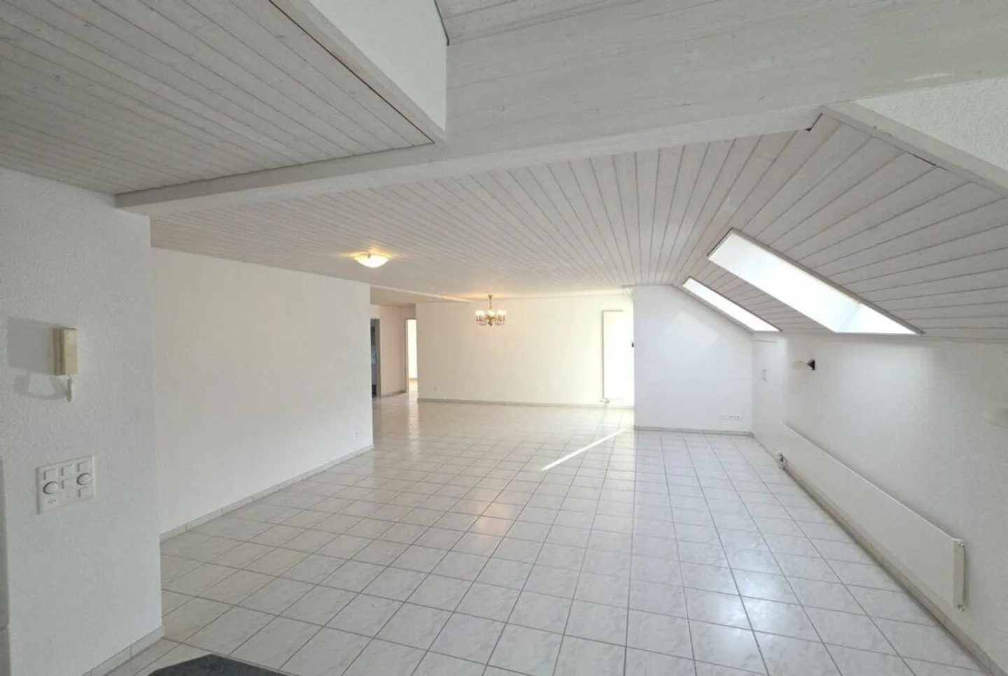 For sale at Haushaldenstrasse 2a in 8374 Dussnang; large 5½ room attic apartment in a quiet, sunny location / only 2 minutes walk to public transport! - Photo 6 of 16