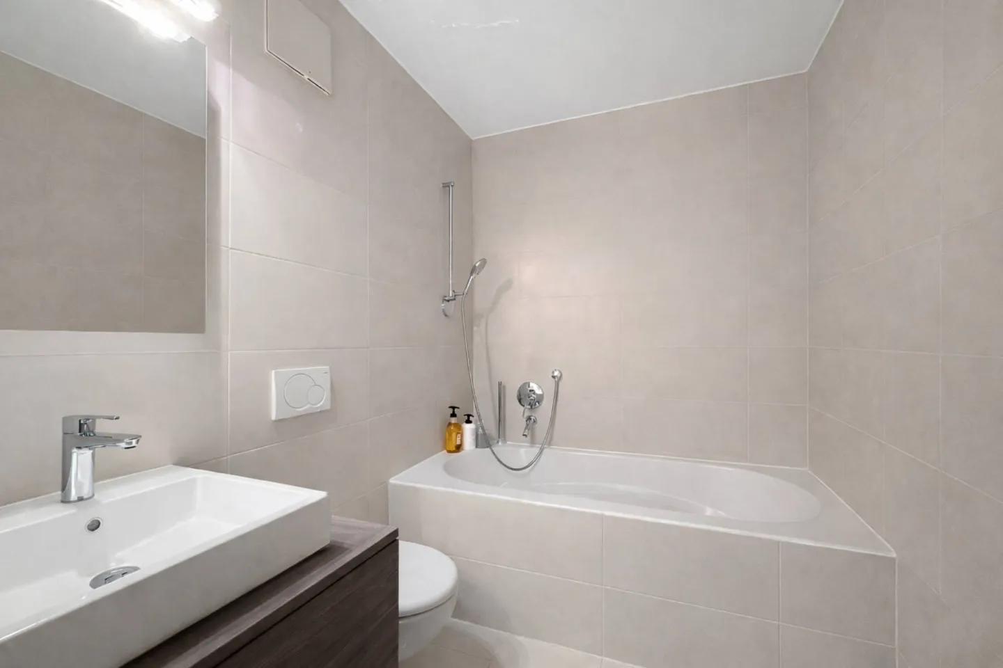 Duplex apartment with contemporary style, private garden and view of the Alps in Pully Sud - Photo 8 of 9