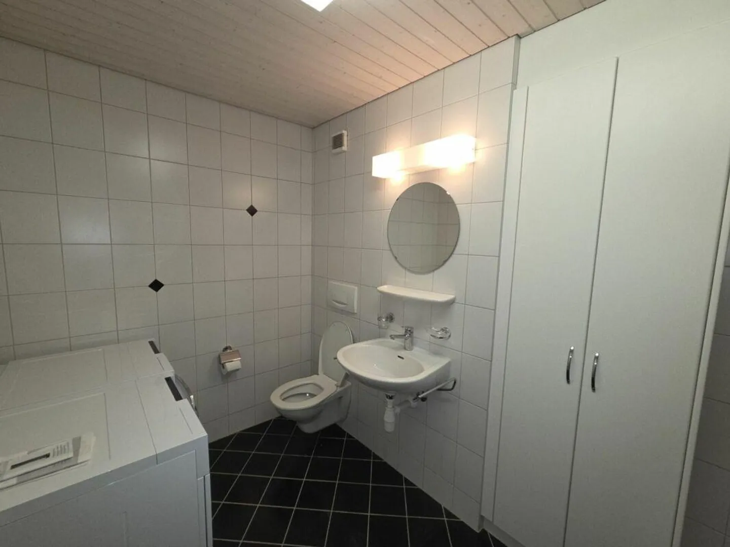 For sale at Haushaldenstrasse 2a in 8374 Dussnang; large 5½ room attic apartment in a quiet, sunny location / only 2 minutes walk to public transport! - Photo 8 of 16
