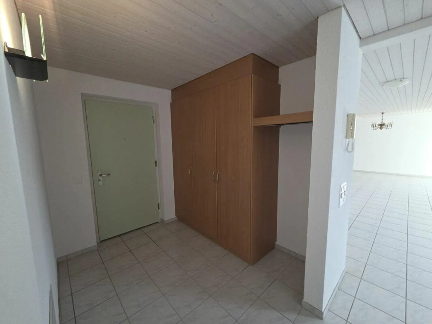 For sale at Haushaldenstrasse 2a in 8374 Dussnang; large 5½ room attic apartment in a quiet, sunny location / only 2 minutes walk to public transport! - Photo 10 of 16