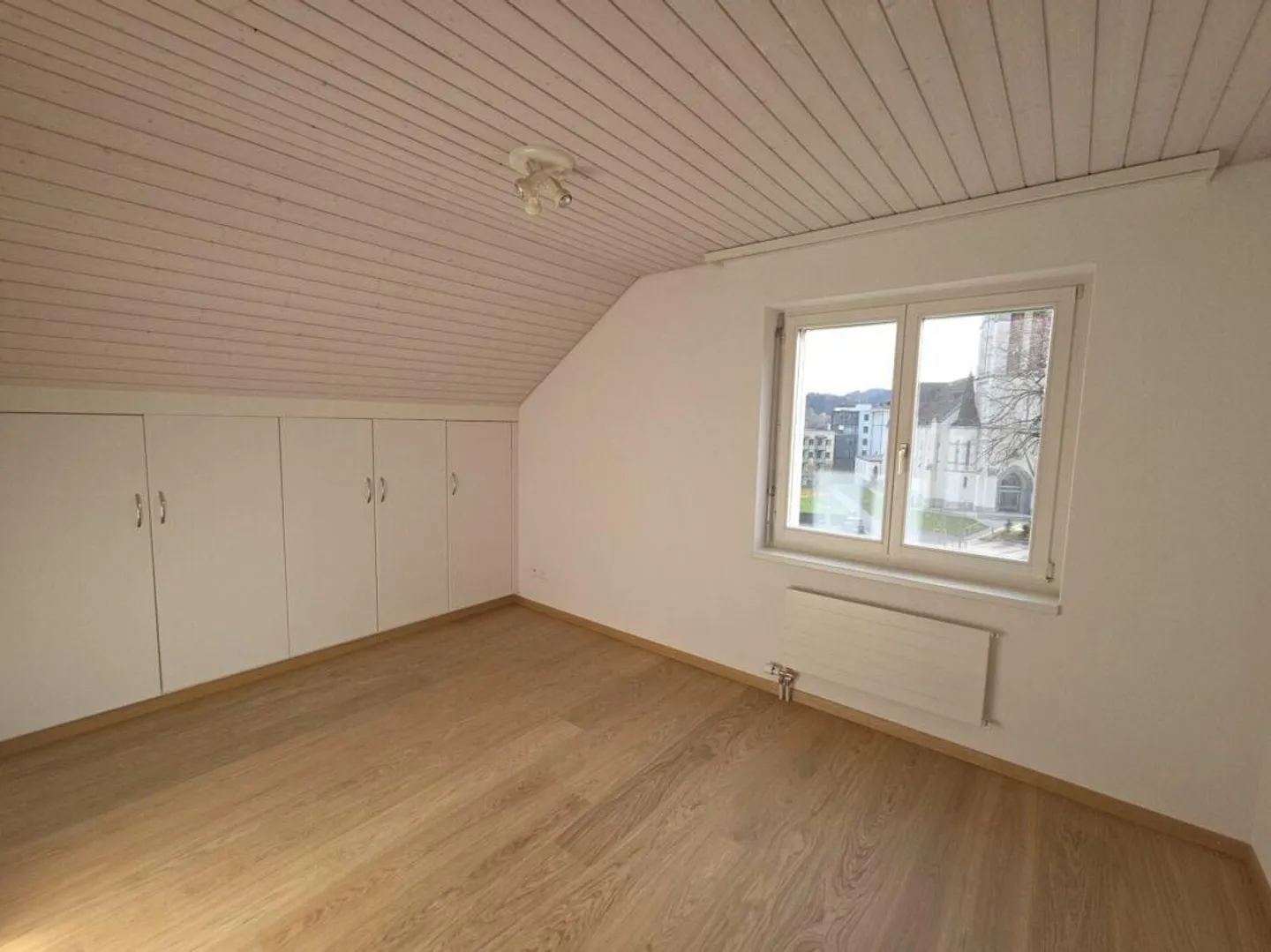 For sale at Haushaldenstrasse 2a in 8374 Dussnang; large 5½ room attic apartment in a quiet, sunny location / only 2 minutes walk to public transport! - Photo 12 of 16