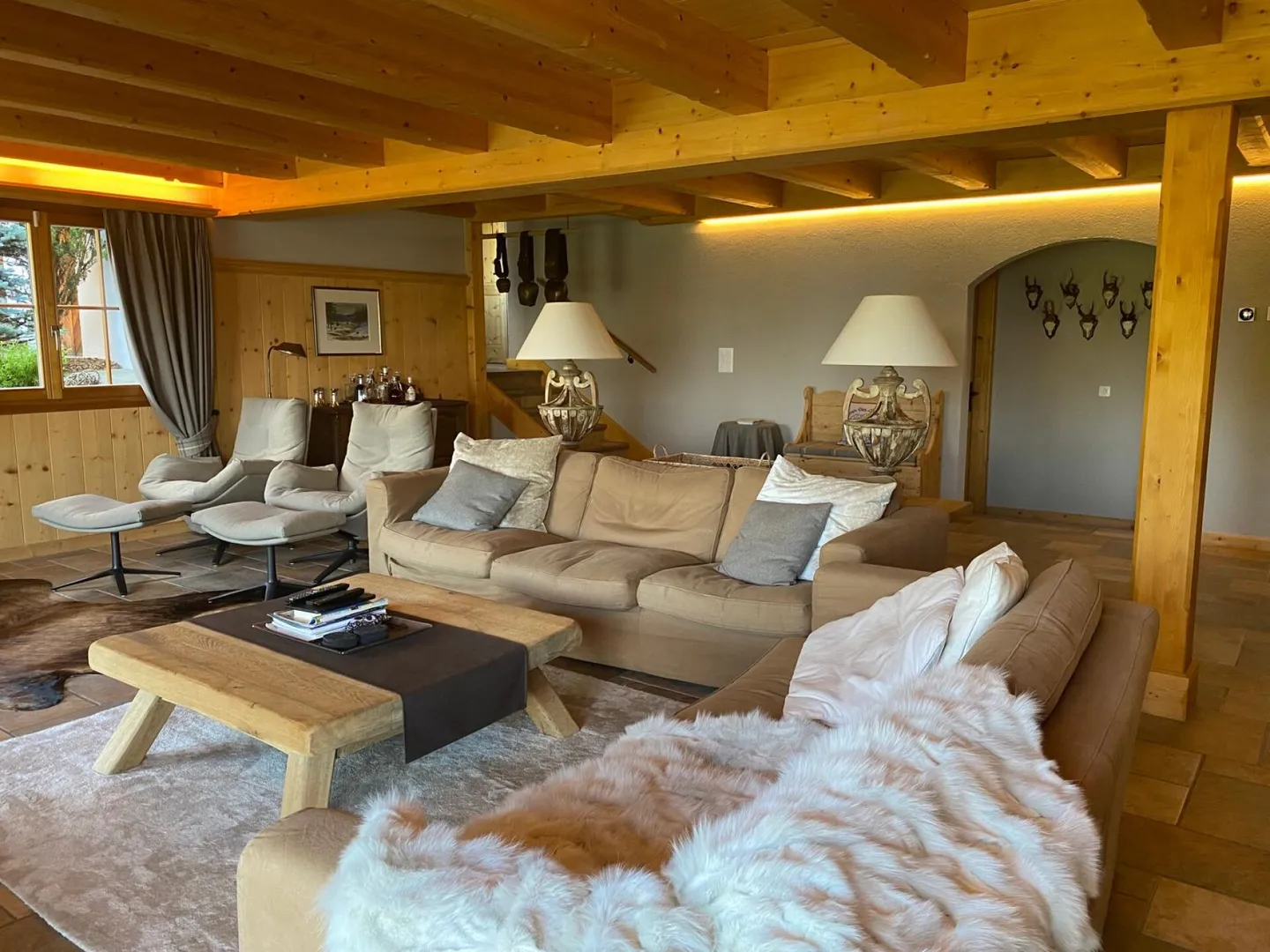 Chalet 6.5 rooms in Crans-Montana - Photo 1 of 10