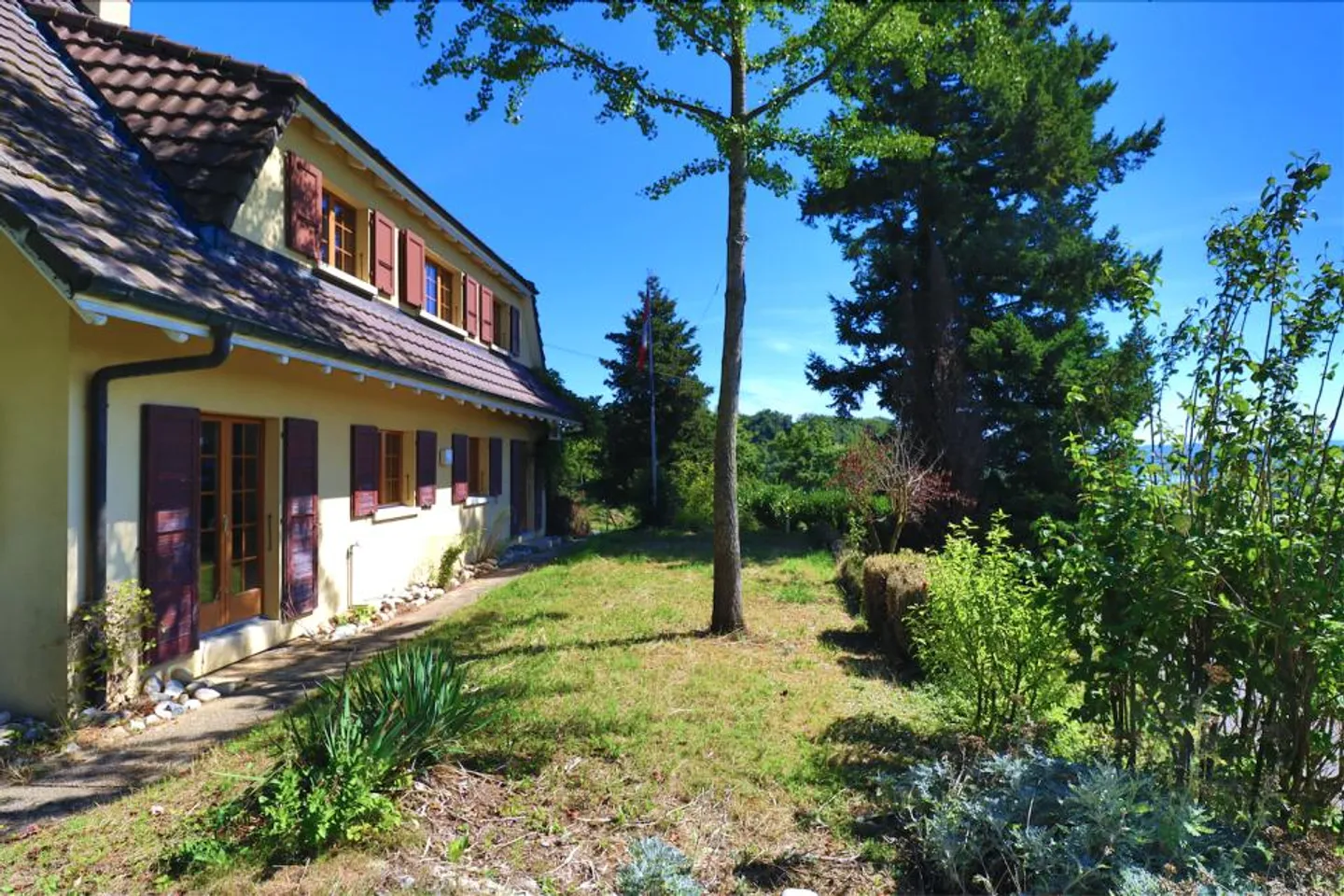 Villa vaudoise con oltre 320 m2 di superficie utile nel mezzo della natura - Foto 1 di 13