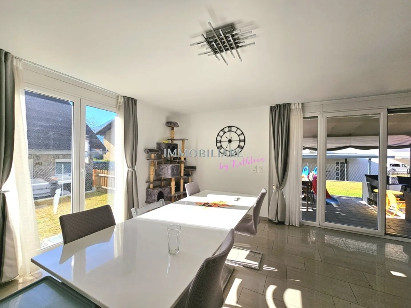 Maison unifamiliale comme neuve, avec jardin, garage, pompe à chaleur - Photo 3 sur 13