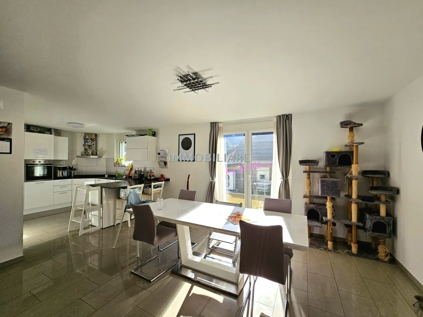 Maison unifamiliale comme neuve, avec jardin, garage, pompe à chaleur - Photo 4 sur 13
