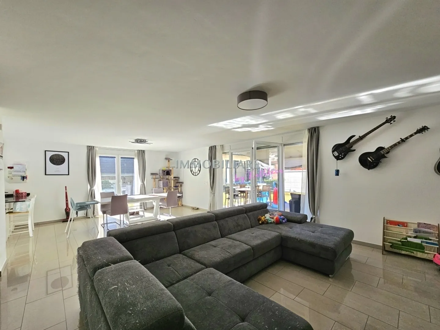 Maison unifamiliale comme neuve, avec jardin, garage, pompe à chaleur - Photo 5 sur 13