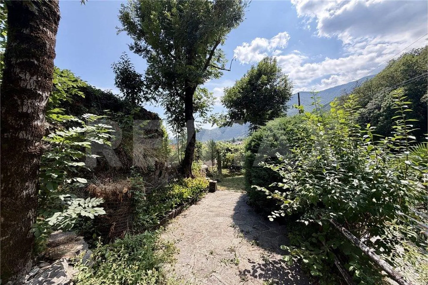 Rustique authentique du Tessin avec charme, jardin constructible et vues... - Photo 3 sur 13