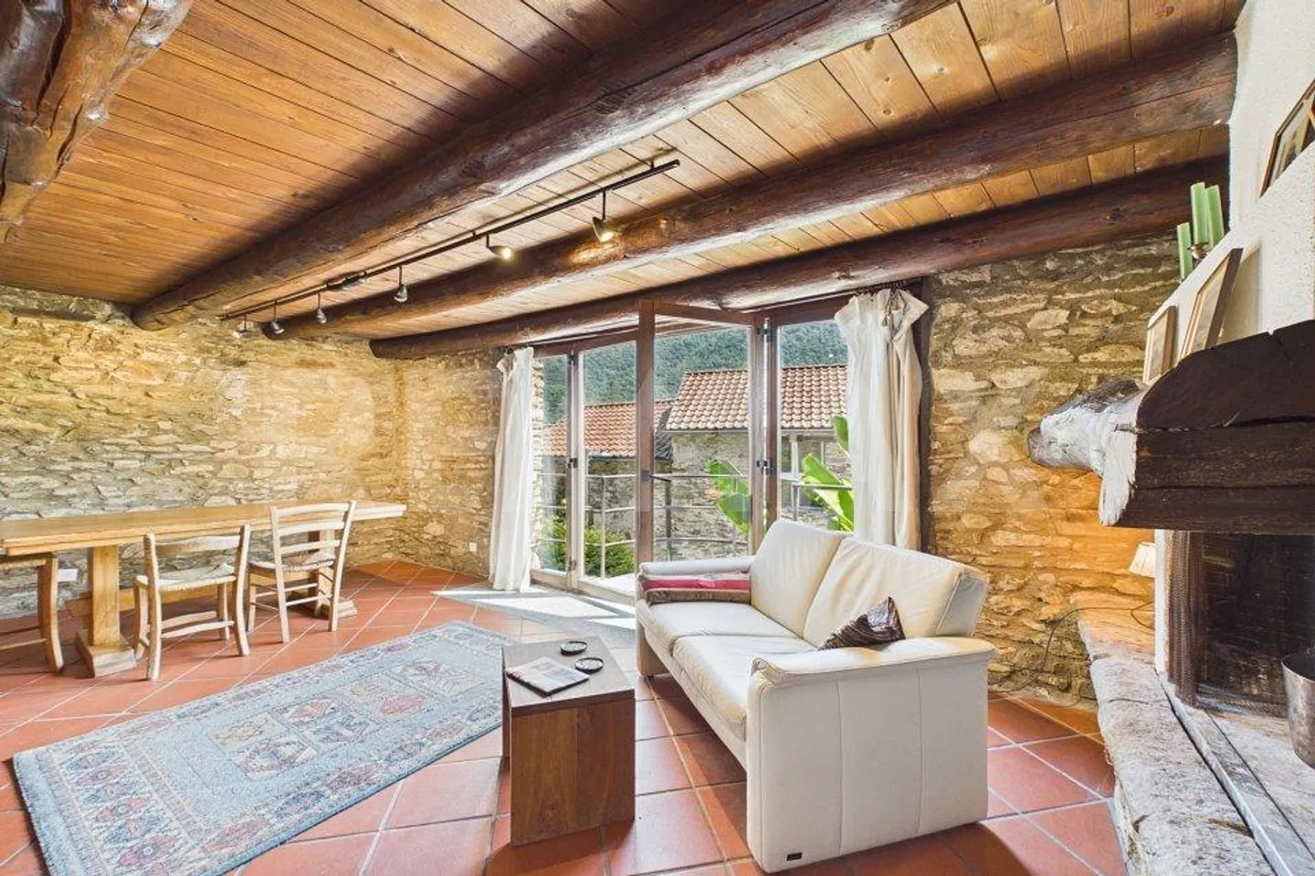 Rustique authentique du Tessin avec charme, jardin constructible et vues... - Photo 4 sur 13