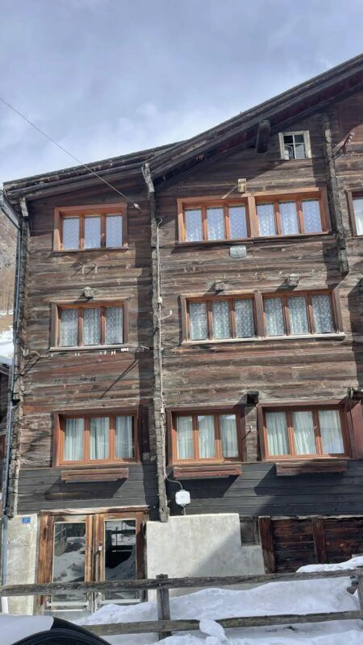 Appartamento tradizionale di 2,5 stanze in una vecchia casa vallesana - Foto 2 di 13