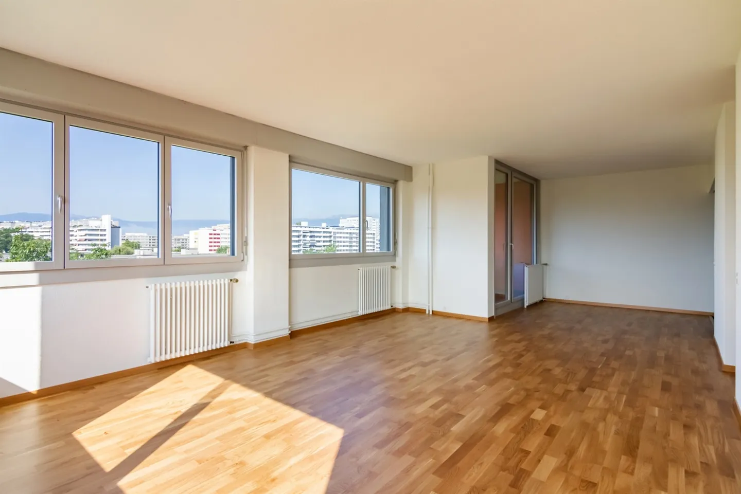 Beautiful bright apartment - Photo 3 of 8