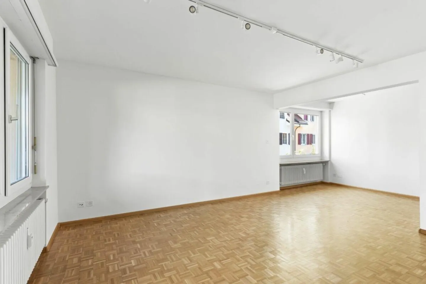 Bright 3.5-room apartment with elevator and balcony in a central location in Birsfelden - Photo 5 of 13