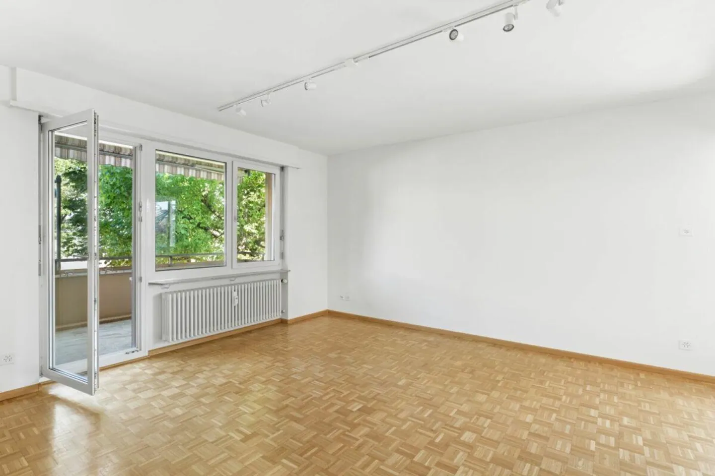 Bright 3.5-room apartment with elevator and balcony in a central location in Birsfelden - Photo 6 of 13