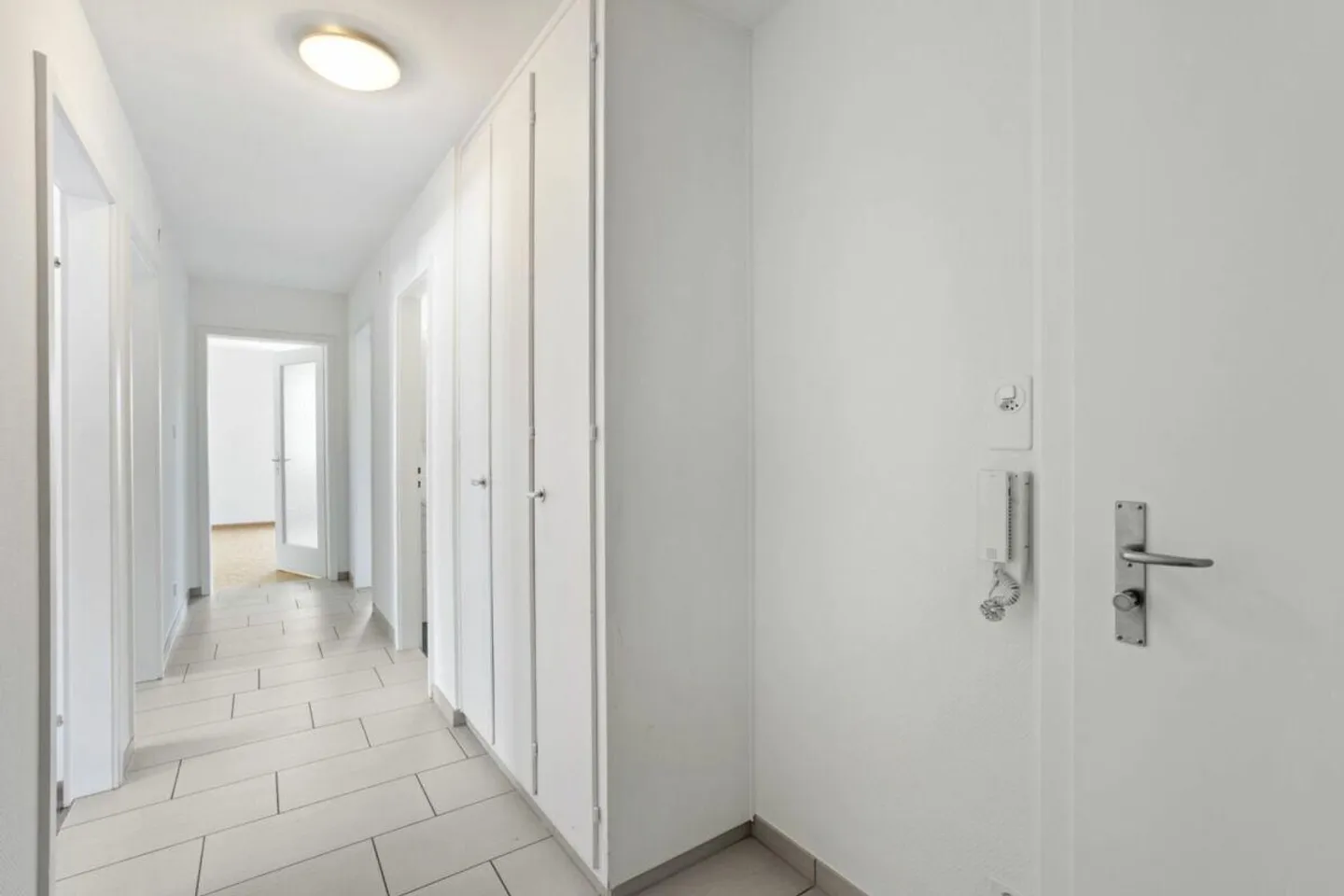Bright 3.5-room apartment with elevator and balcony in a central location in Birsfelden - Photo 11 of 13