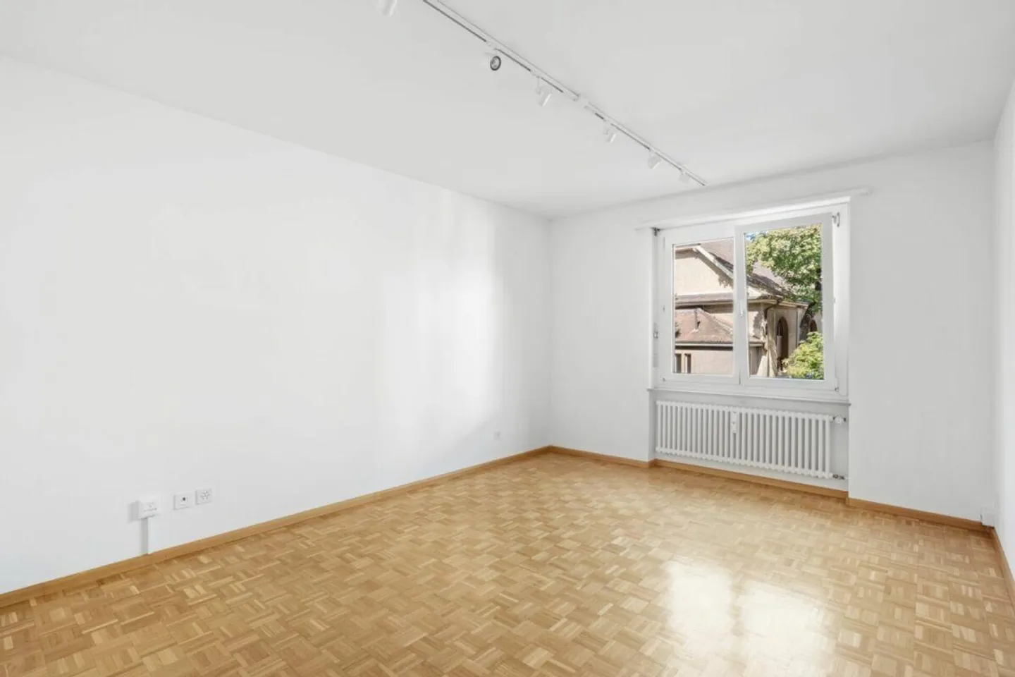 Bright 3.5-room apartment with elevator and balcony in a central location in Birsfelden - Photo 8 of 13