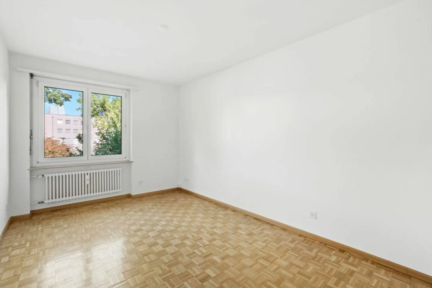 Bright 3.5-room apartment with elevator and balcony in a central location in Birsfelden - Photo 9 of 13