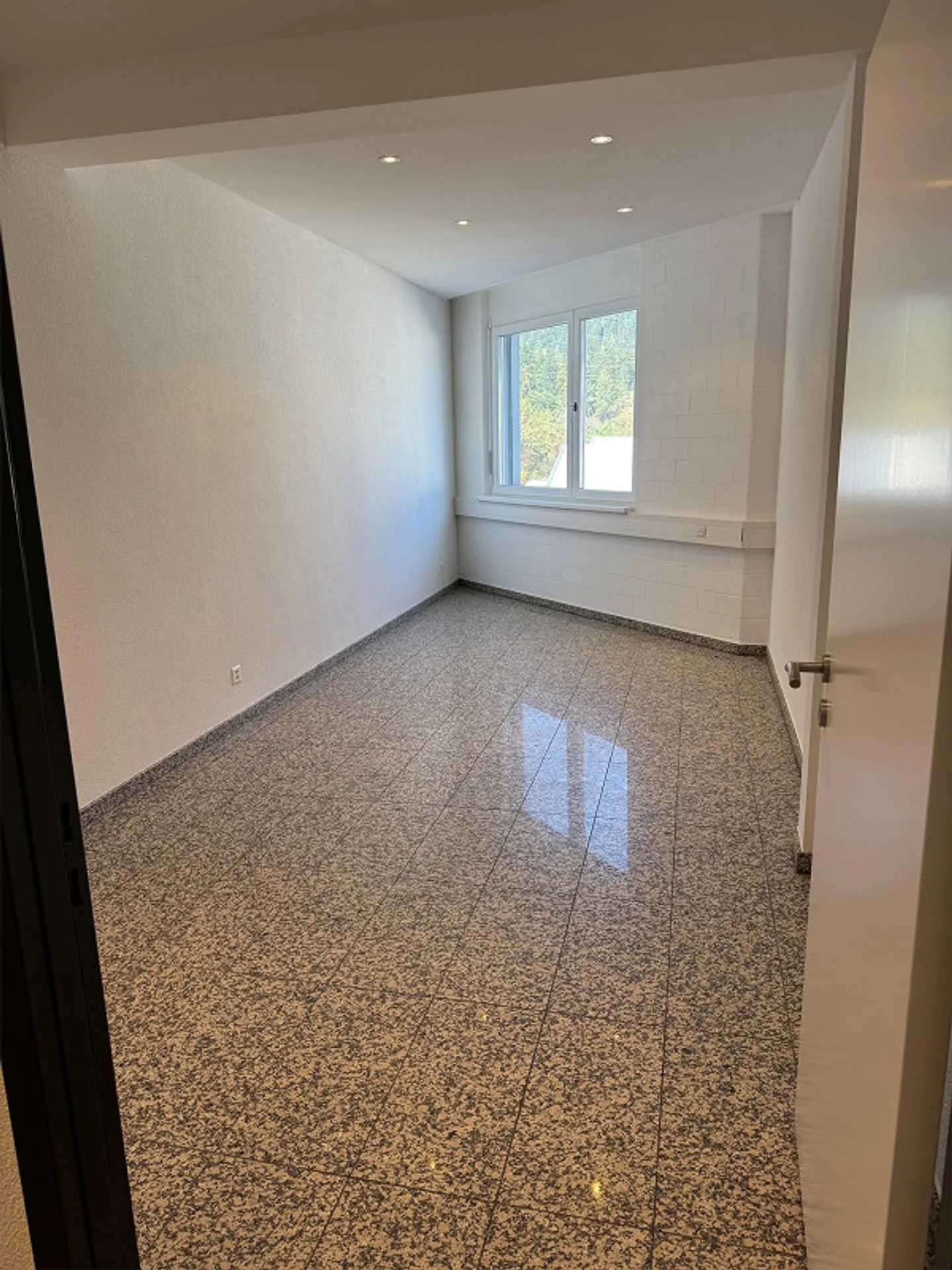 Erstbezug nach Komplettsanierung – hochwertige 3.5-Zimmer-Wohnung - Photo 8 of 16
