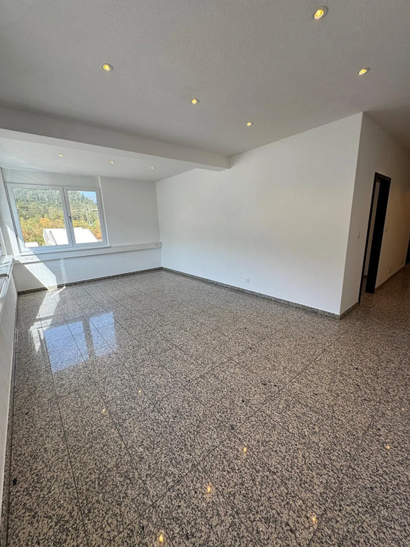 Erstbezug nach Komplettsanierung – hochwertige 3.5-Zimmer-Wohnung - Photo 11 of 16