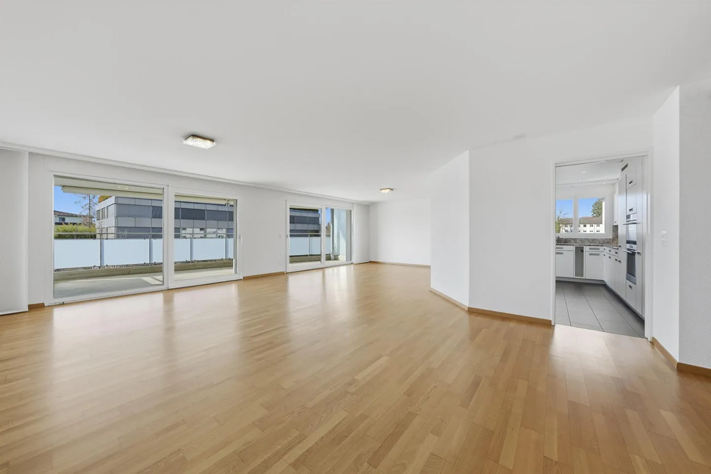 Geräumige Wohnung mit Terrasse - Foto 1 von 30