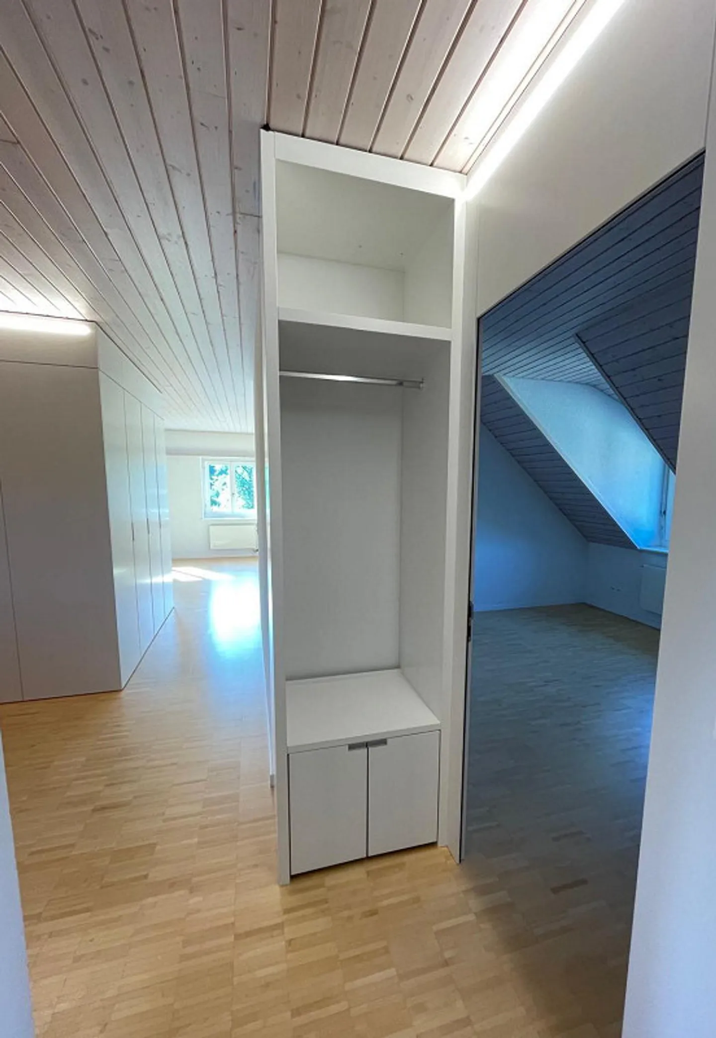 Spacious 3.5 Room Attic Apartment with Renovated Bathroom - Photo 10 of 11