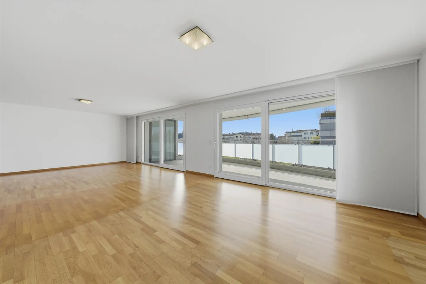 Geräumige Wohnung mit Terrasse - Foto 2 von 30