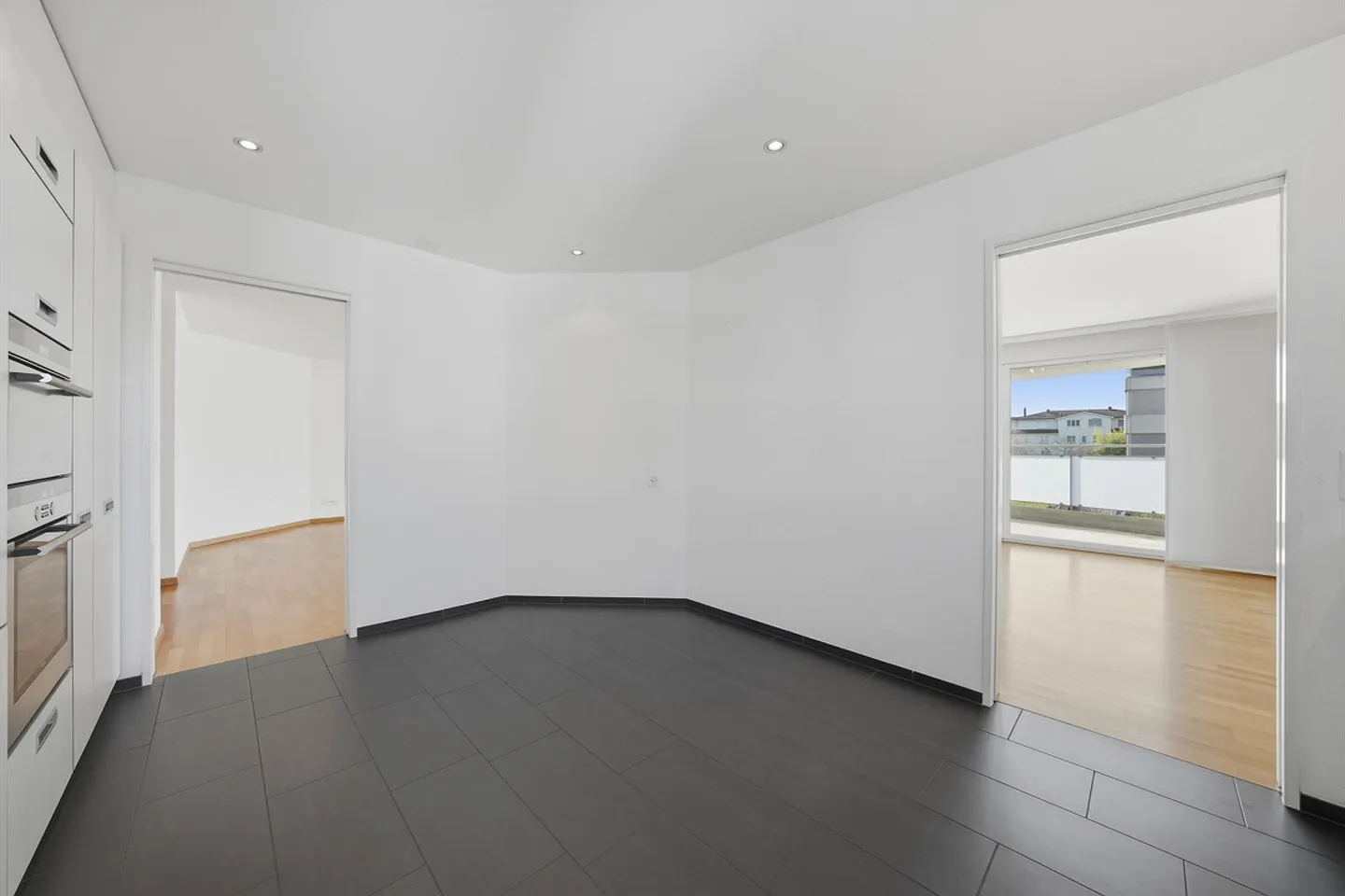 Geräumige Wohnung mit Terrasse - Foto 9 von 30
