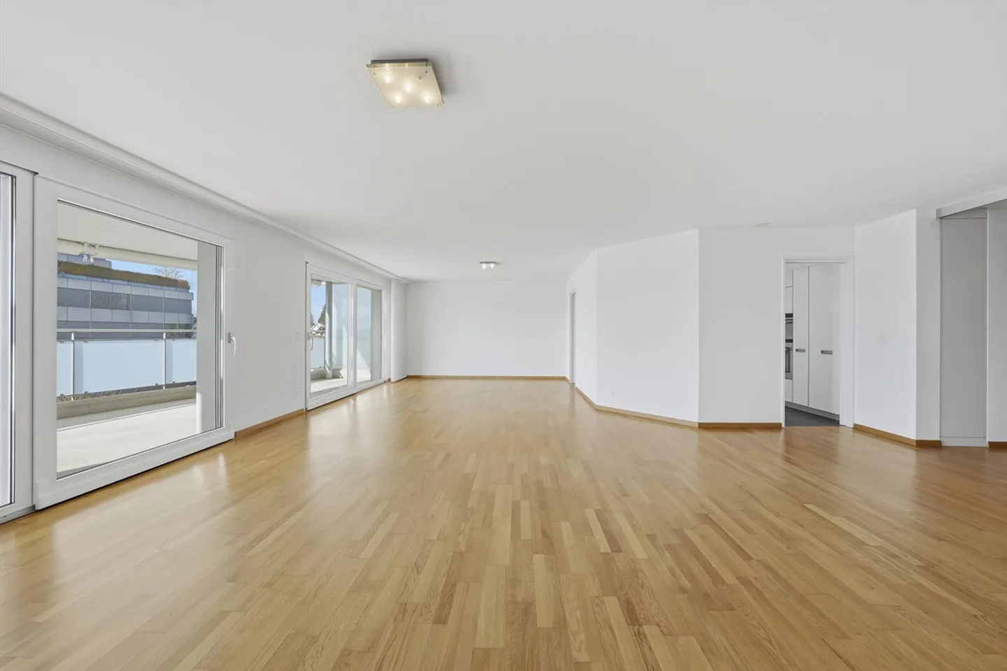 Geräumige Wohnung mit Terrasse - Foto 3 von 30
