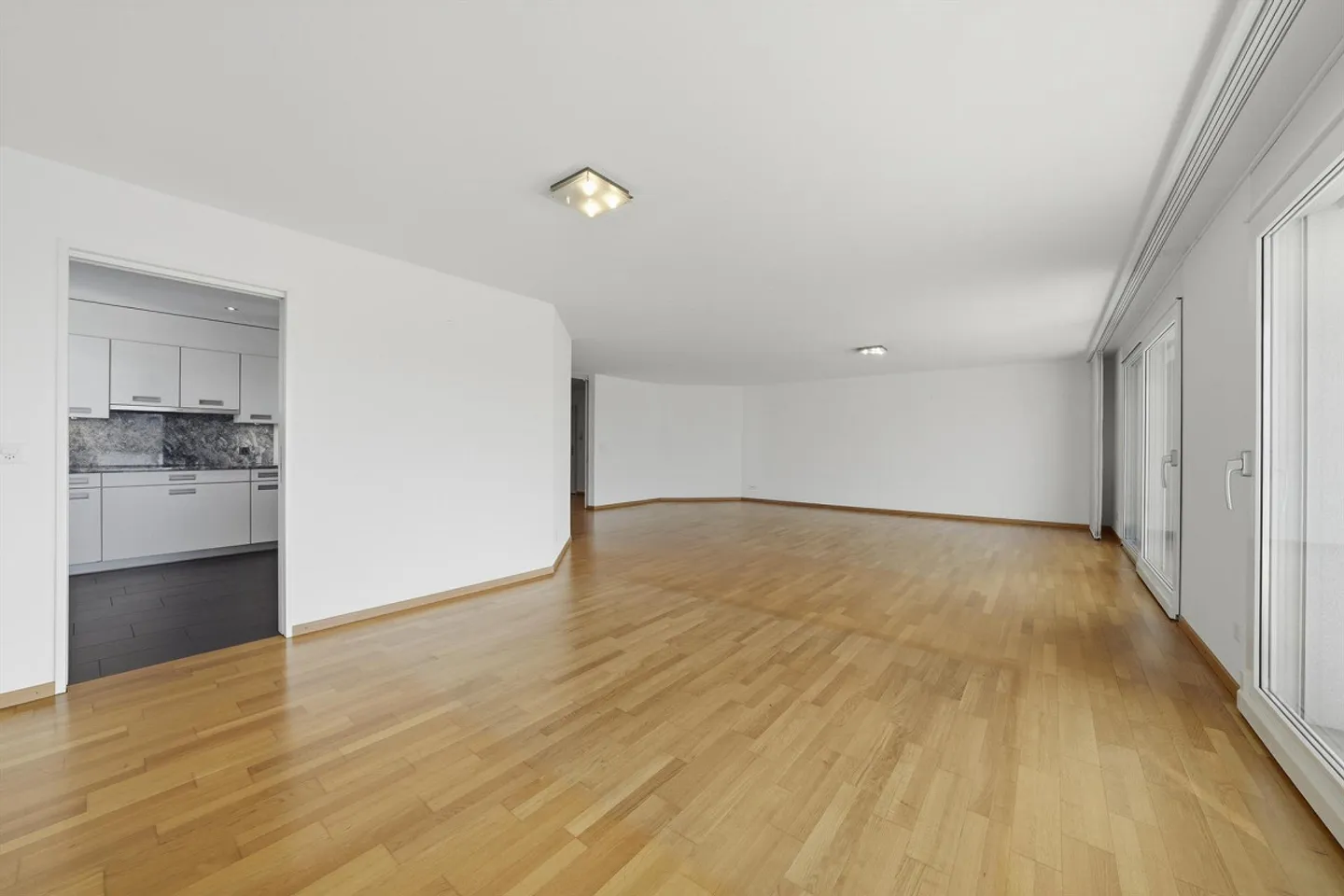 Geräumige Wohnung mit Terrasse - Foto 5 von 30