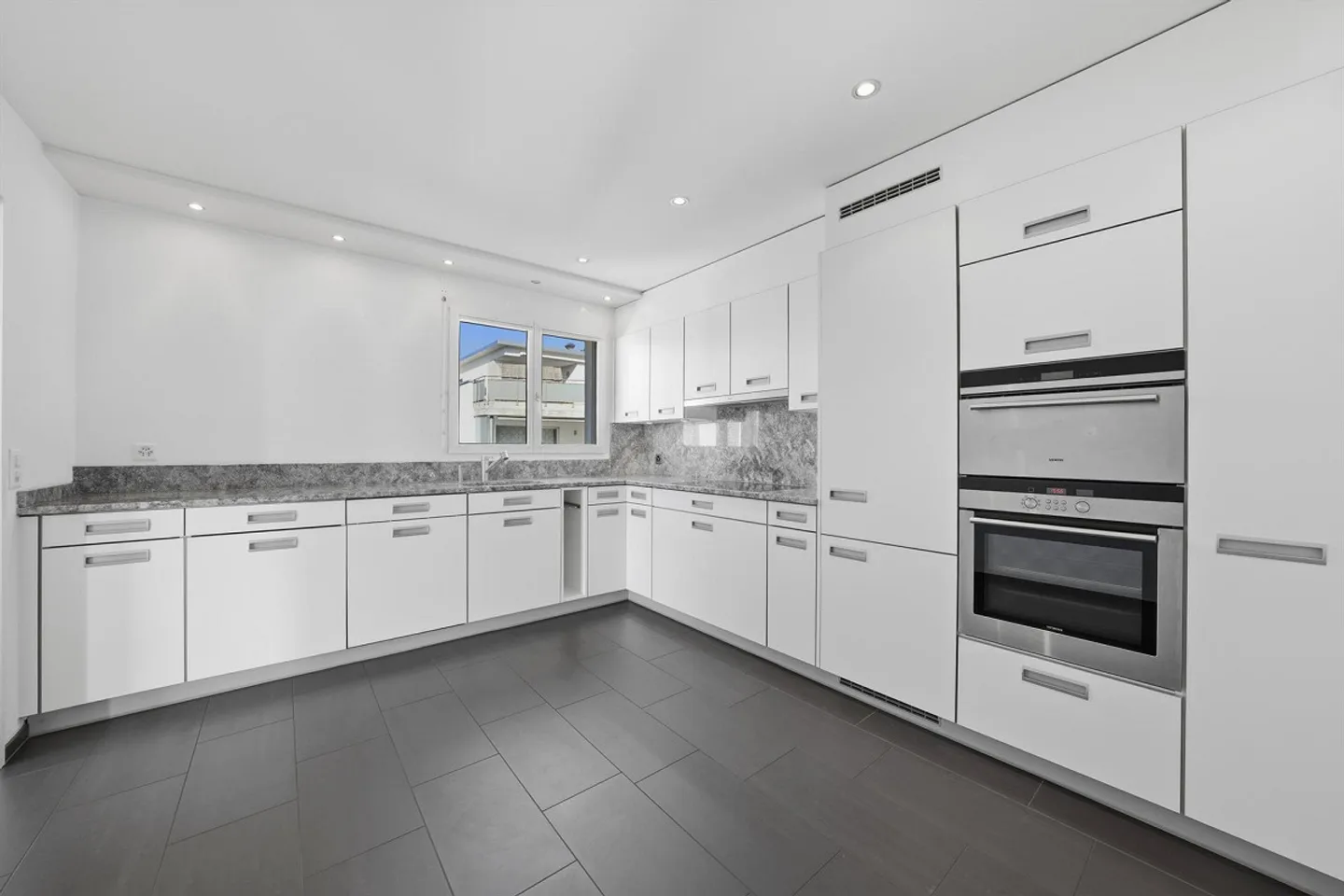 Geräumige Wohnung mit Terrasse - Foto 7 von 30