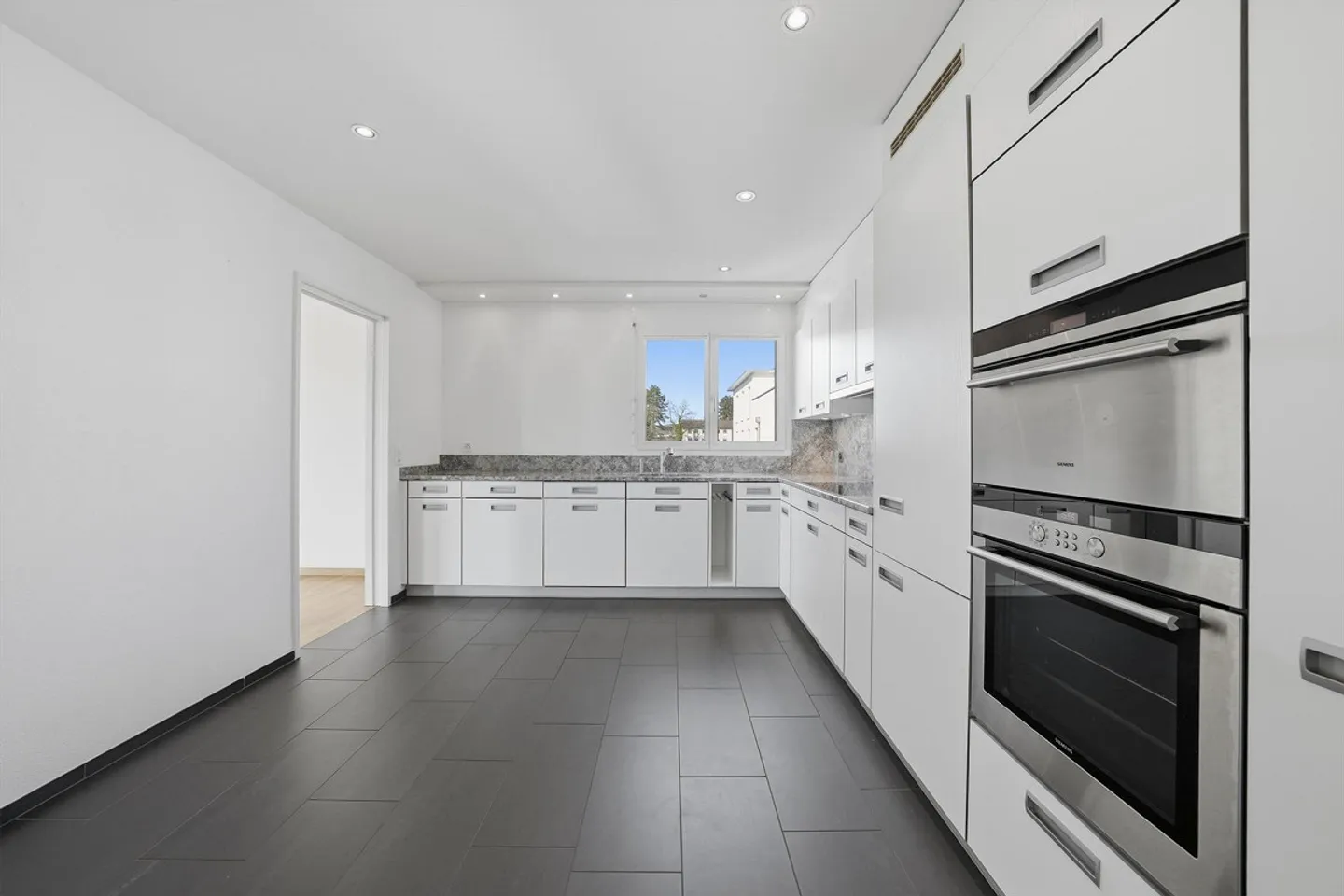 Geräumige Wohnung mit Terrasse - Foto 8 von 30
