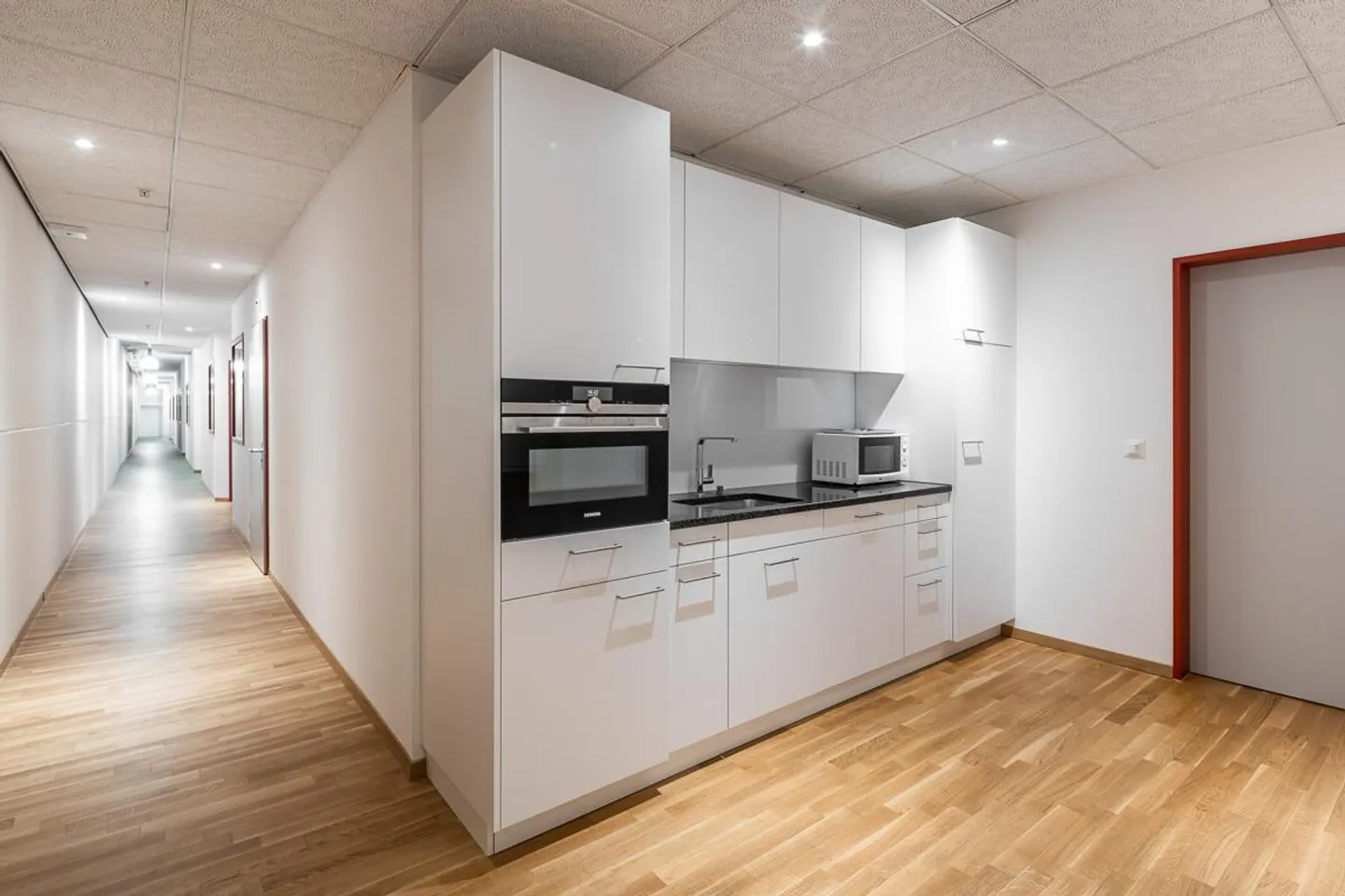 Uffici individuali in una comunità di uffici affollata - Foto 1 di 7
