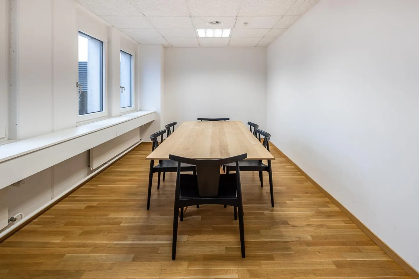 Uffici individuali in una comunità di uffici affollata - Foto 2 di 7
